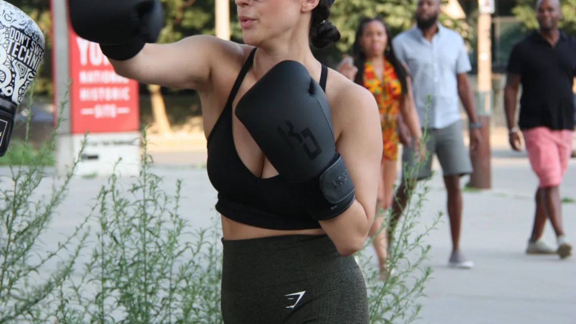 How Long Do Boxing Gloves Last? A Women's Guide to When to Replace Them – KoStudio