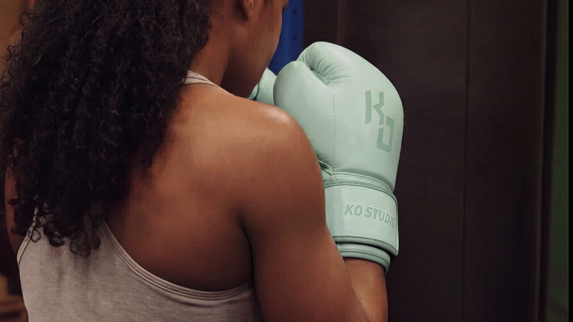 Sparring Gloves for Women: What Size You Need and How They Differ from Bag Gloves – KoStudio